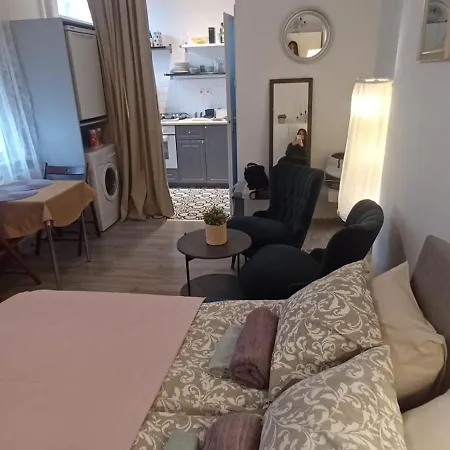Virag Appartement *